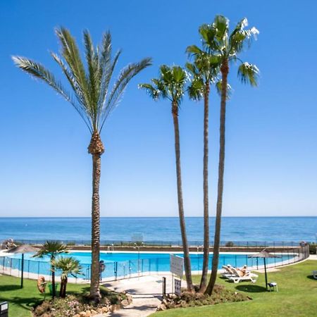 Beach-Line Apartment With 3 Bedrooms In Estepona Exterior photo