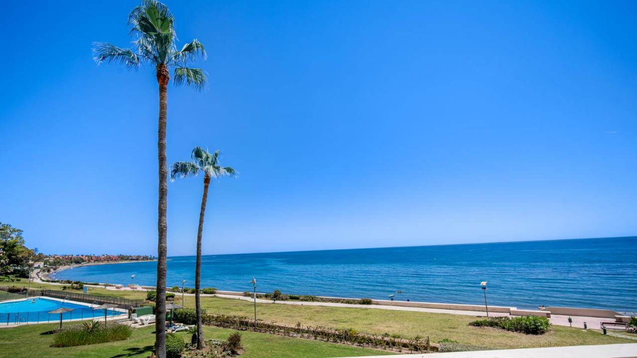 Beach-Line Apartment With 3 Bedrooms In Estepona Exterior photo