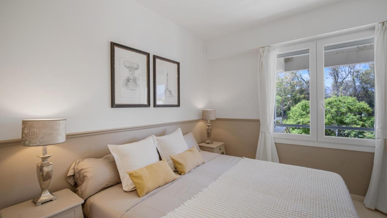Beach-Line Apartment With 3 Bedrooms In Estepona Exterior photo