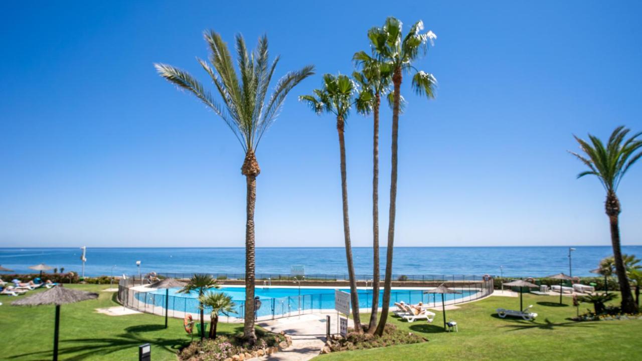Beach-Line Apartment With 3 Bedrooms In Estepona Exterior photo