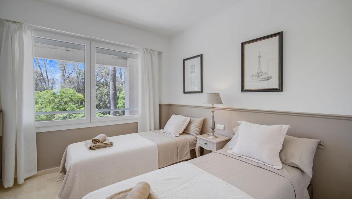 Beach-Line Apartment With 3 Bedrooms In Estepona Exterior photo